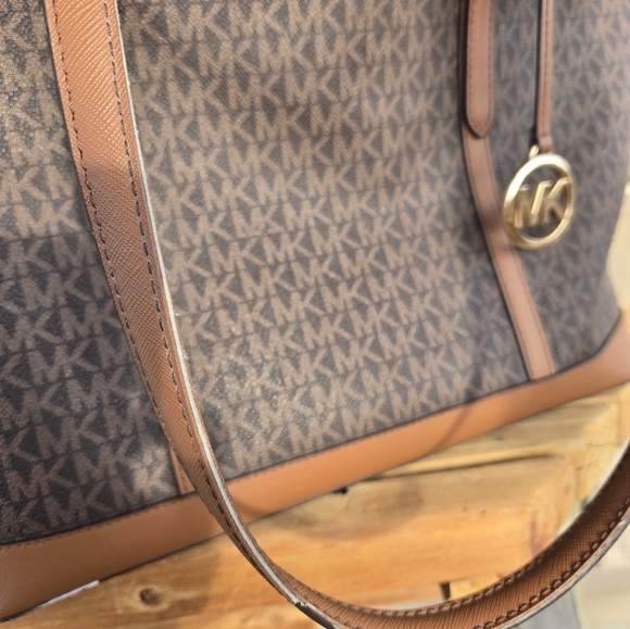 Michael Kors Large Jet Set Tote Bag - Picture 11 of 12